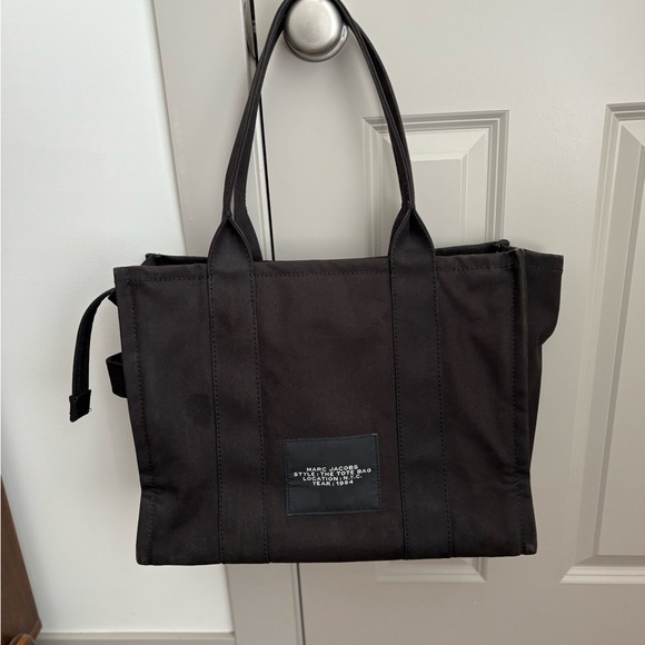 Marc Jacobs Black and White Canvas Tote Bag - Picture 5 of 10